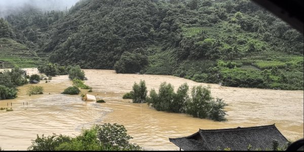 中承配资 贵州丹寨县遭洪水突袭 一民宿老板：投资500多万元 一年心血全“泡汤”